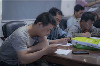朝陽(yáng)集團(tuán)開(kāi)展行車(chē)和有限作業(yè)空間安全操作培訓(xùn)、道路交通安全培訓(xùn)